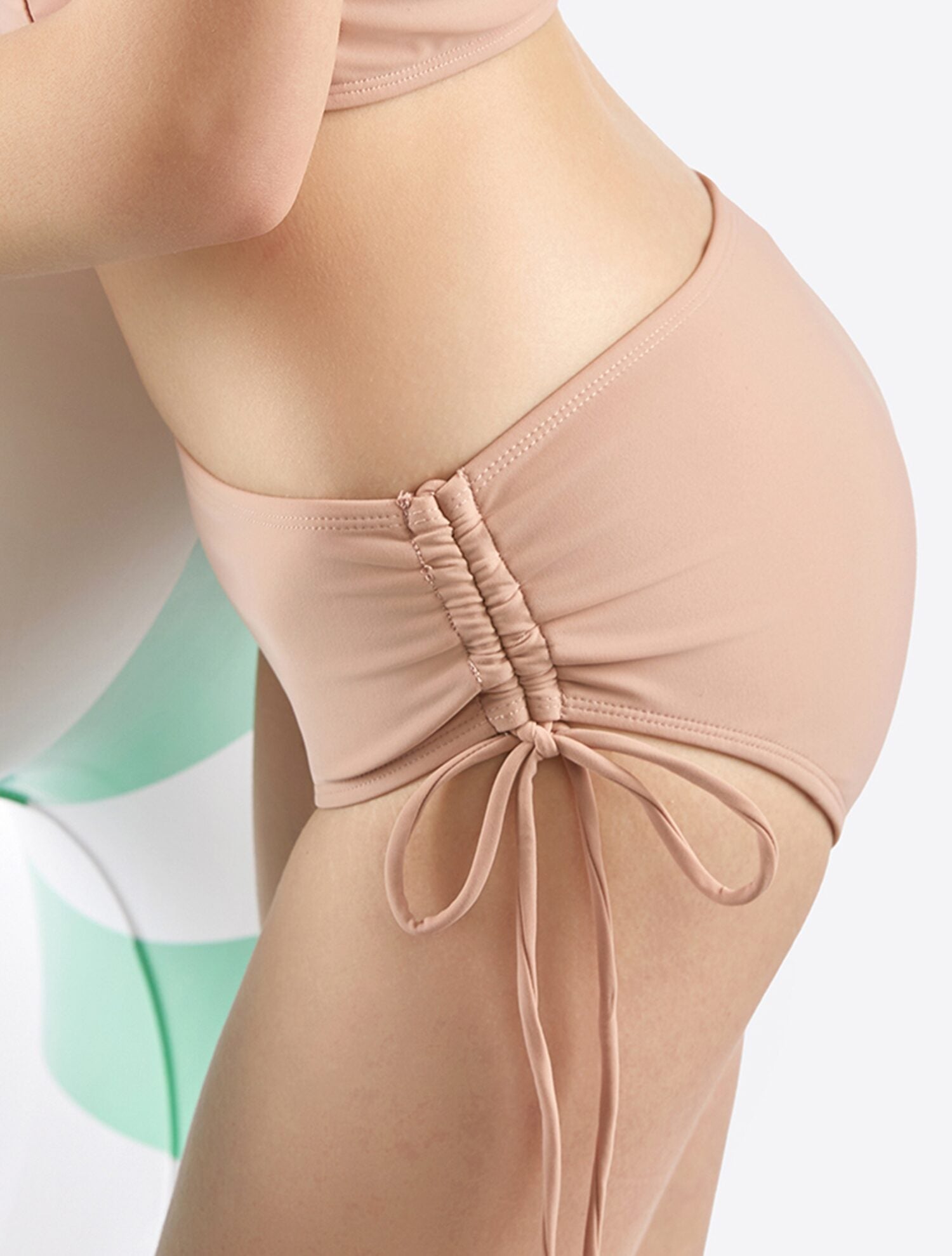 Conjunto de bikini bustier puro y elegante