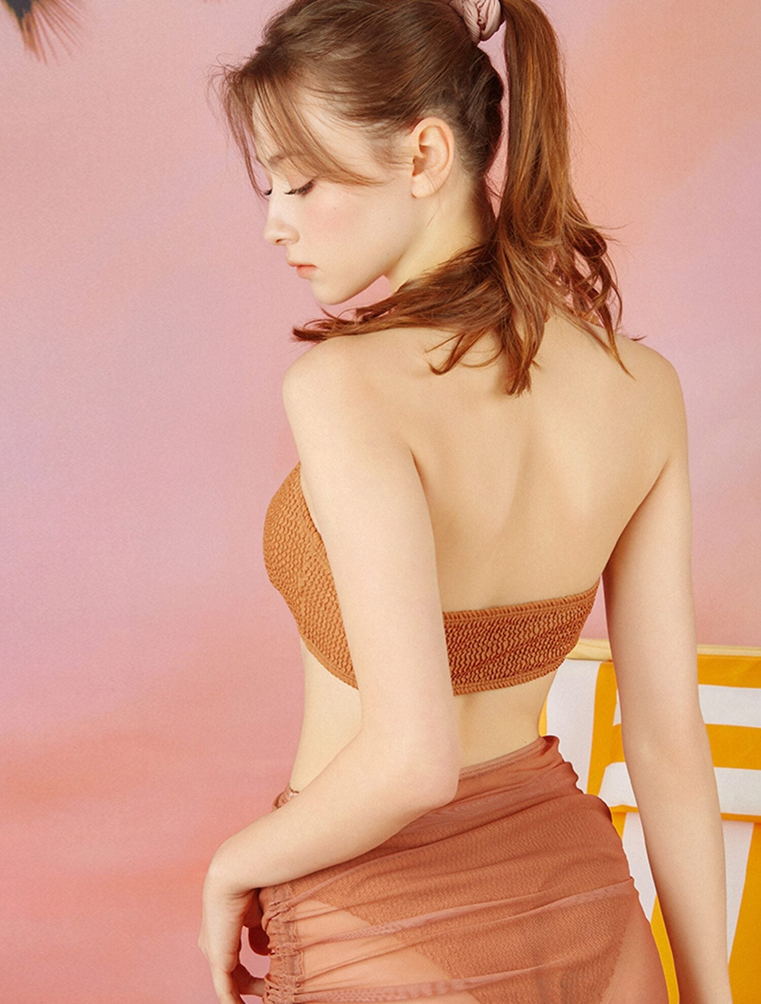 Conjunto de bikini de 3 piezas con pareo Serene Bloom Crinkle en marrón