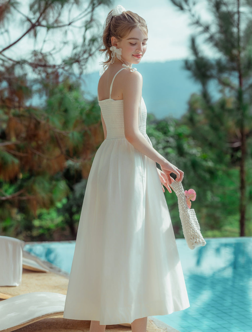 Vestido largo fruncido Sunlit Breeze blanco